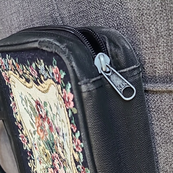 Vintage Bible Cover With Handles Black Floral Print Embroidered Tapestry Zip‎ - Picture 4 of 17